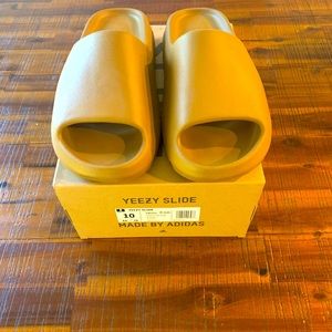 Authentic - Yeezy Slides